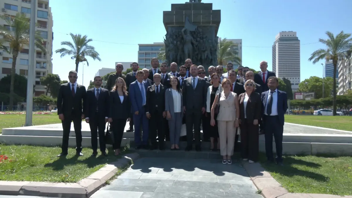 CHP İzmir İl Başkanı Gümrükçü: "CHP'ye sadakat gösteren herkes yol arkadaşımızdır"
