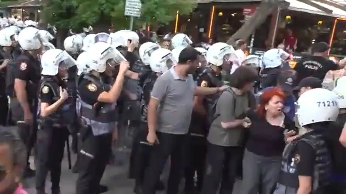 Ankara'da KHK'lilerin adalet eylemine polis müdahalesi: Çok sayıda gözaltı