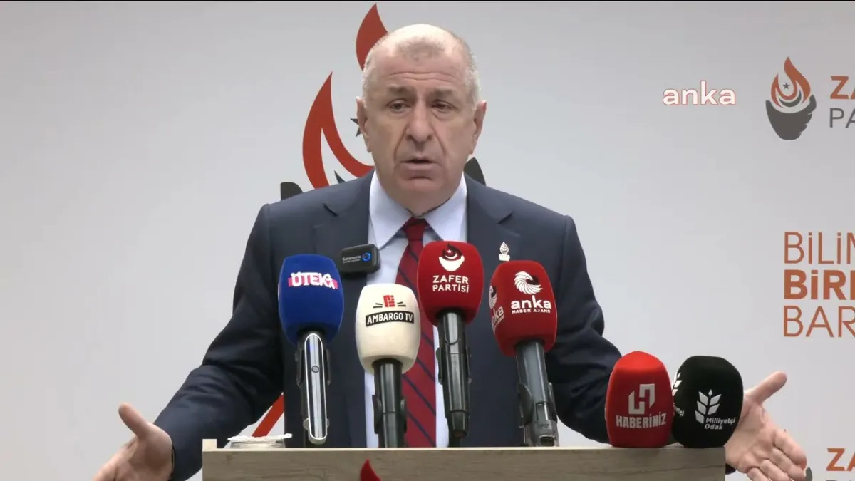 Özdağ'dan Bakan Tekin'e: "Cumhuriyet'le Osmanlı arasında bir kavga yok, kavga senin Cumhuriyet'le kavgan"