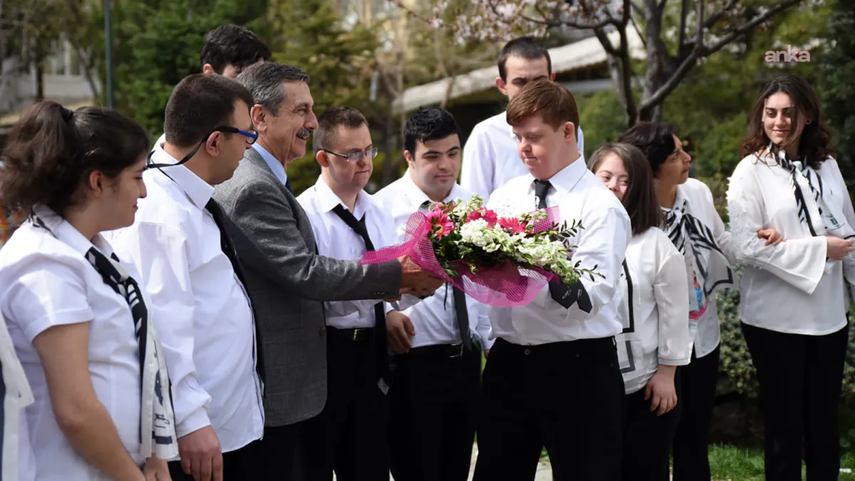 Tepebaşı Belediyesi Gökkuşağı Kafe, 15’inci yaşını kutluyor