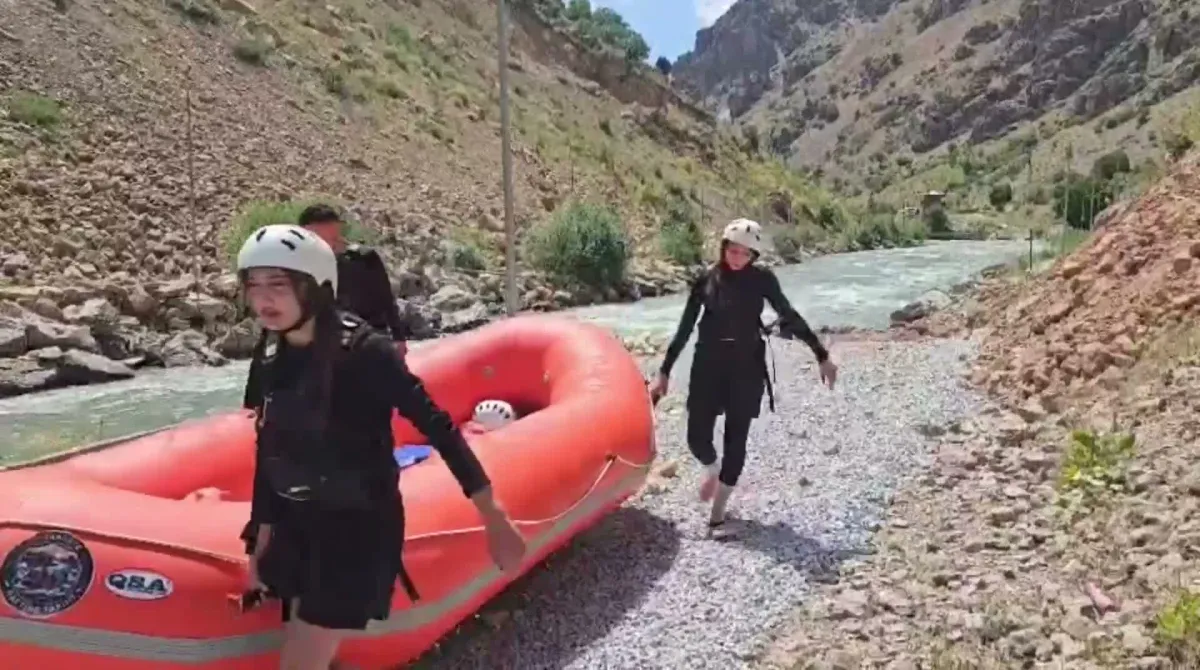Türkiye Rafting Şampiyonası'nda büyük final Çatak'ta yapıldı