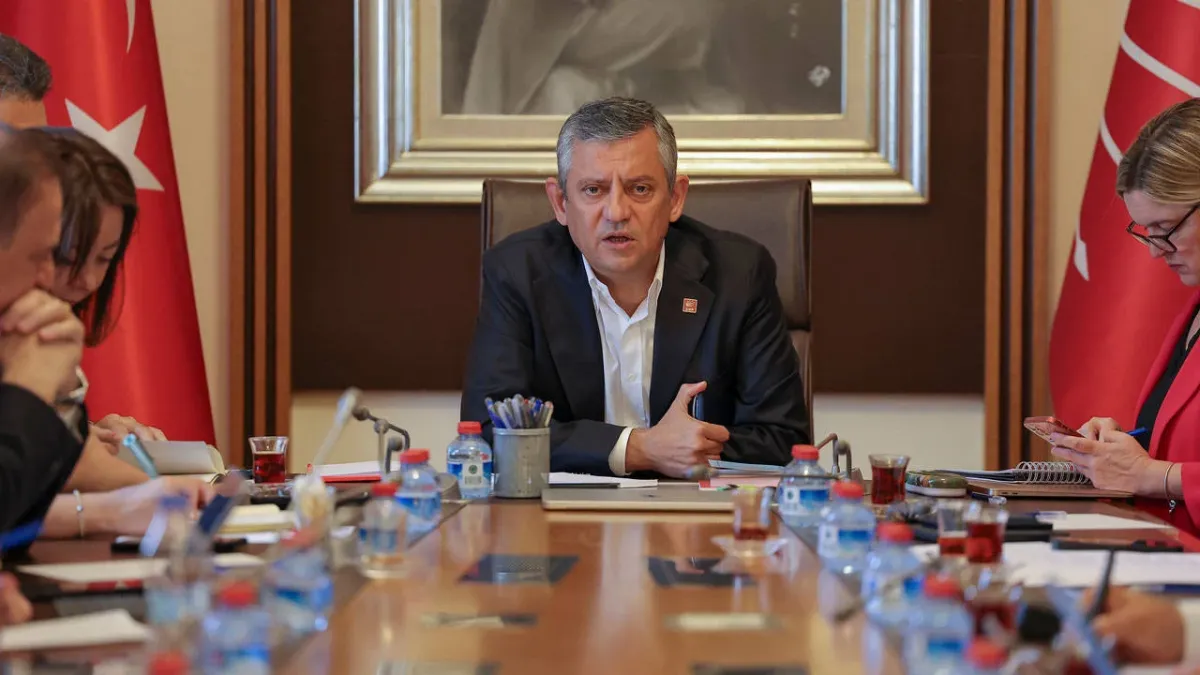 Özgür Özel'den kritik toplantılar: Gündem yeni parti