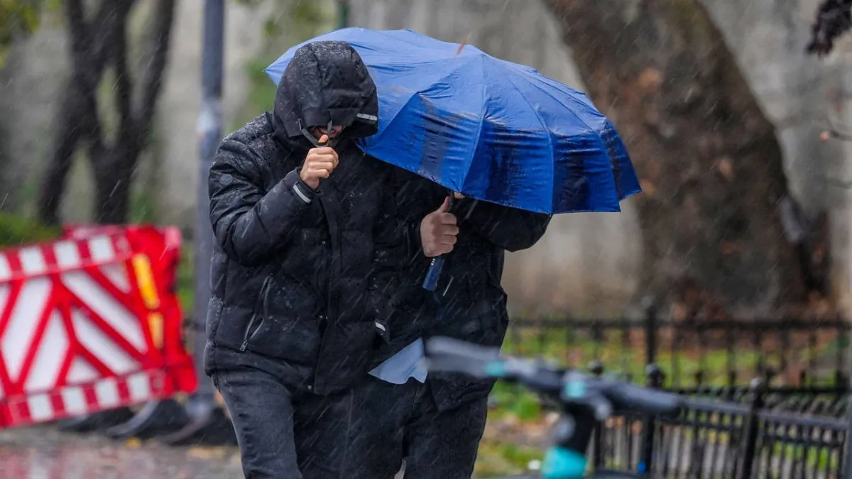 İstanbul'da hava sıcaklığı azalacak: Gök gürültülü sağanak uyarısı