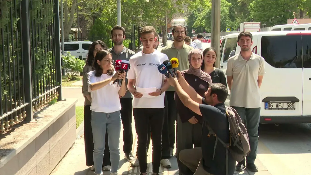 DEM Parti Gençlik Meclisi, terör örgütü PKK lideri Öcalan ile görüşmek için Adalet Bakanlığı'na başvurdu
