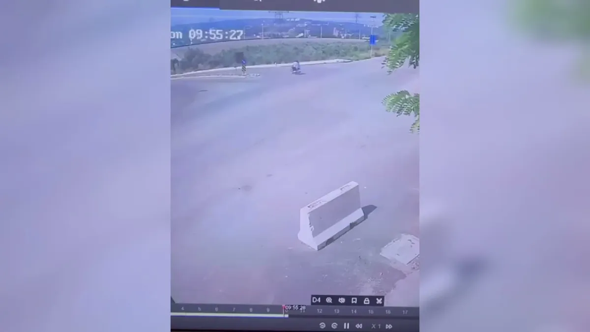 Osmaniye’de kamyon ile otomobilin çarpıştığı kaza anı güvenlik kamerasına yansıdı