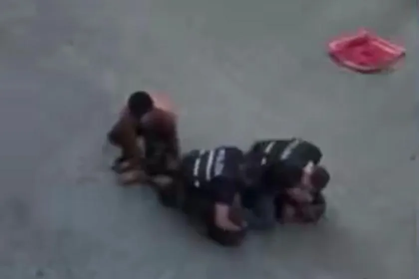 İtalya'da Floyd'un ölümünü hatırlatan polis cinayeti: Yere yatırılarak gözaltına alınan Abderrahim Fakir hayatını kaybetti