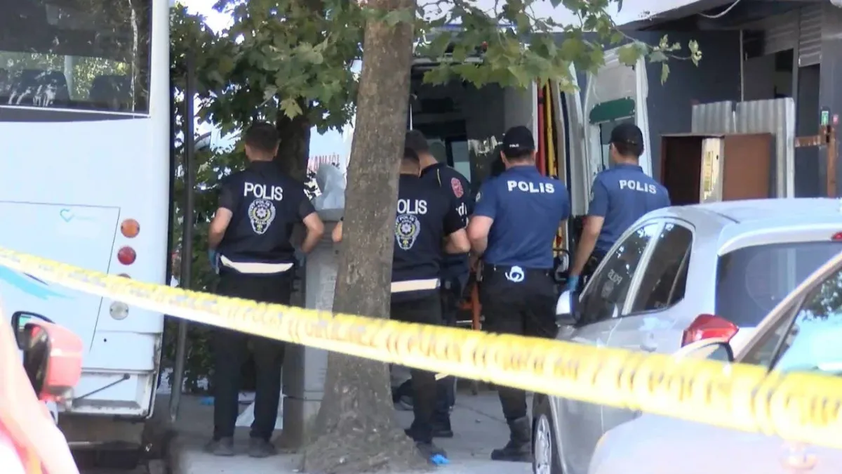 Sultangazi'de servis şoförü aracında ölü bulundu