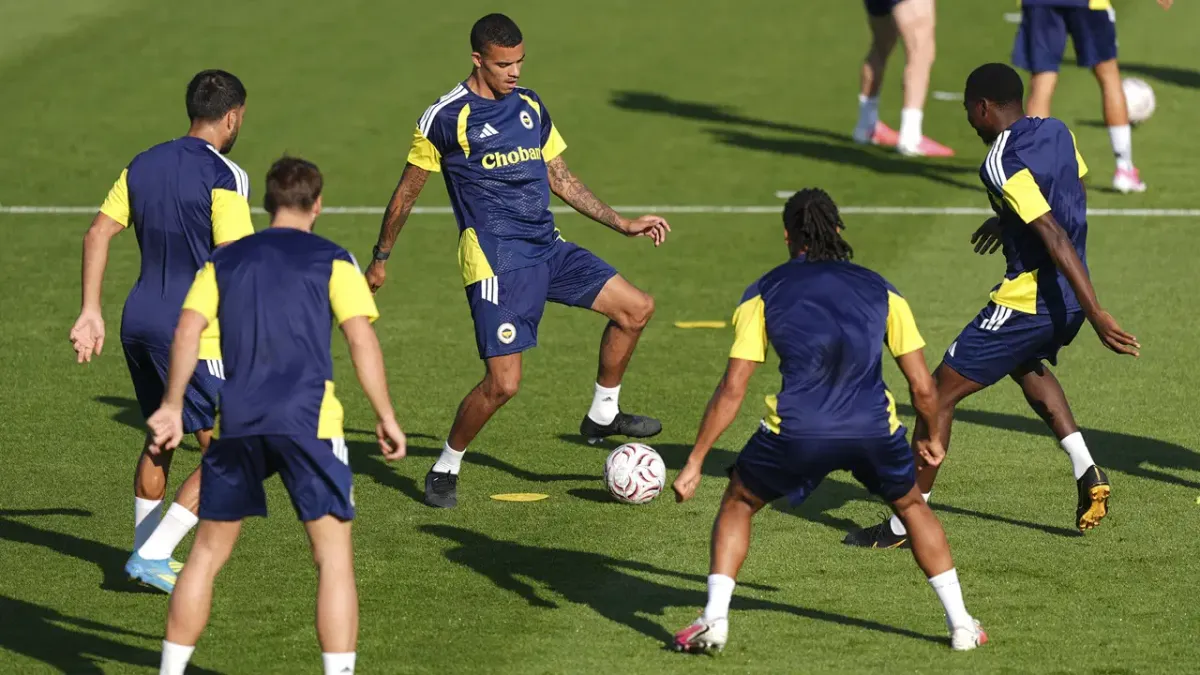 Fenerbahçe'nin UEFA listesi güncellendi: İki yıldız kadroya eklendi