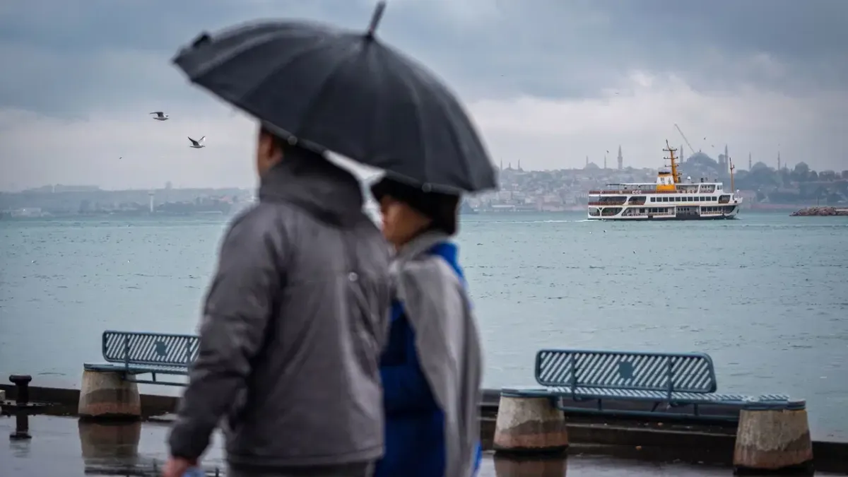 AKOM'dan İstanbul için kritik uyarı: Sıcaklıklar aniden düşecek, sağanak geliyor