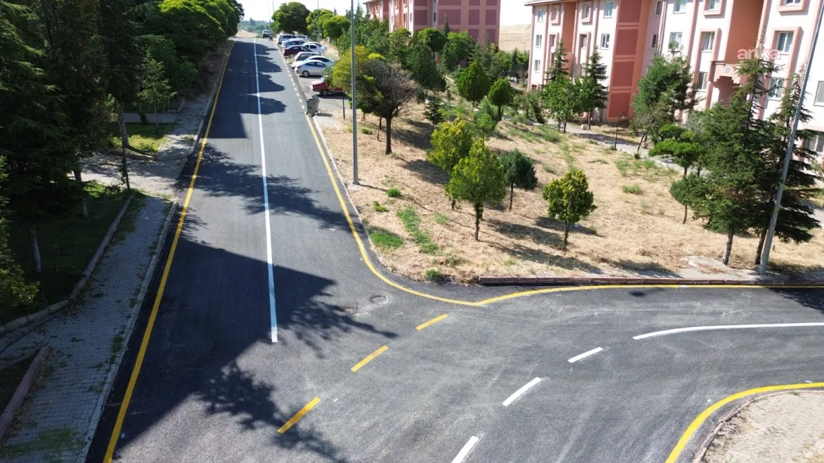 Kırşehir'de Güneykent TOKİ yolları sıcak asfaltla yenilendi