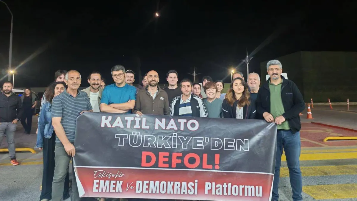 NATO eylemcilerine hastane önünde fotoğraf cezası