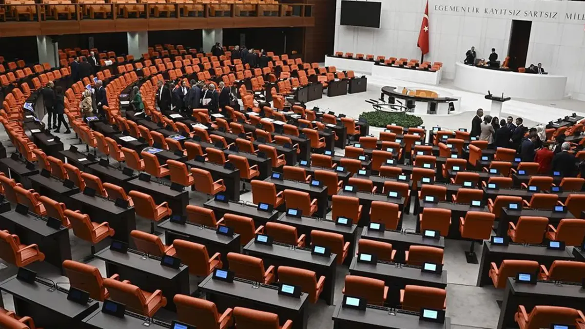 TBMM'de sandalye dağılımı: Hangi partinin kaç milletvekili var?