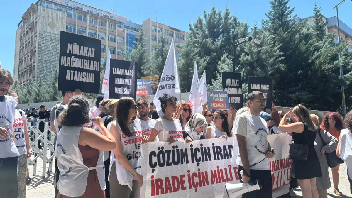 Öğretmenler Ankara’da direnişi sürdürüyor: 'Asgari ücretle Bakan Tekin geçinsin'