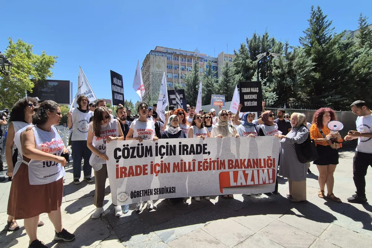 Öğretmenler MEB önünden seslendi: “Eğitimi yönetenler sorunları çözme iradesini göstermeli”