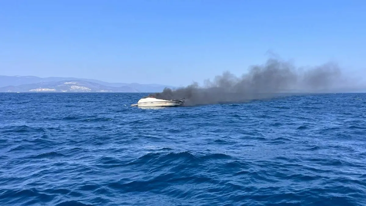 Didim açıklarında tekne yanarak battı: 2 kişi kurtarıldı