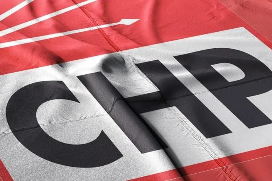 CHP Bursa'da üç ilçe başkanı ile gençlik kolları başkanını görevden aldı