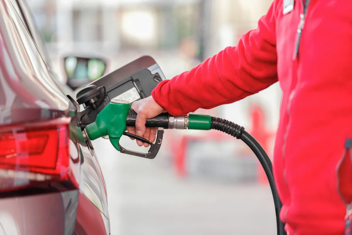 Akaryakıt fiyatlarındaki artış sürüyor: Benzine bu gece 1 lira 23 kuruş zam bekleniyor
