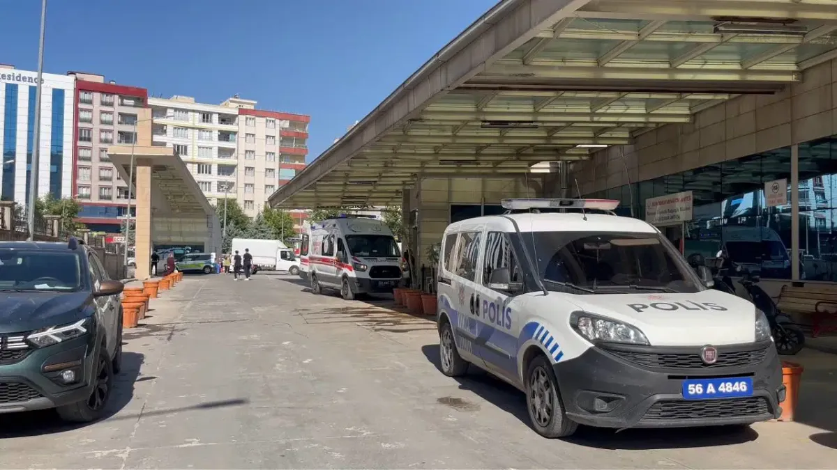 Evinin önündeki 5 metrelik istinat duvarından düştü