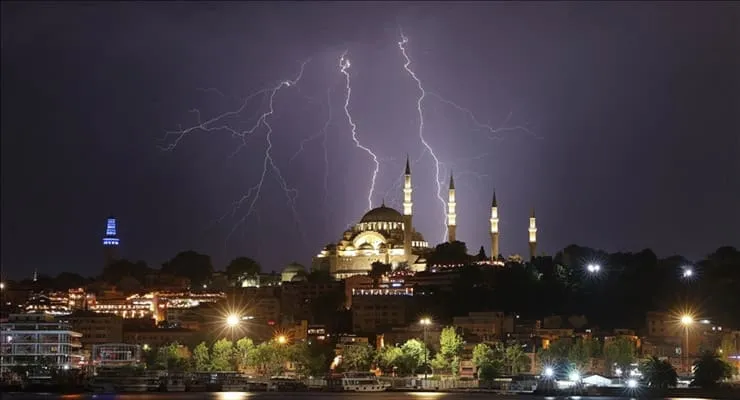 Saat verildi: İstanbul için sağanak yağış uyarısı