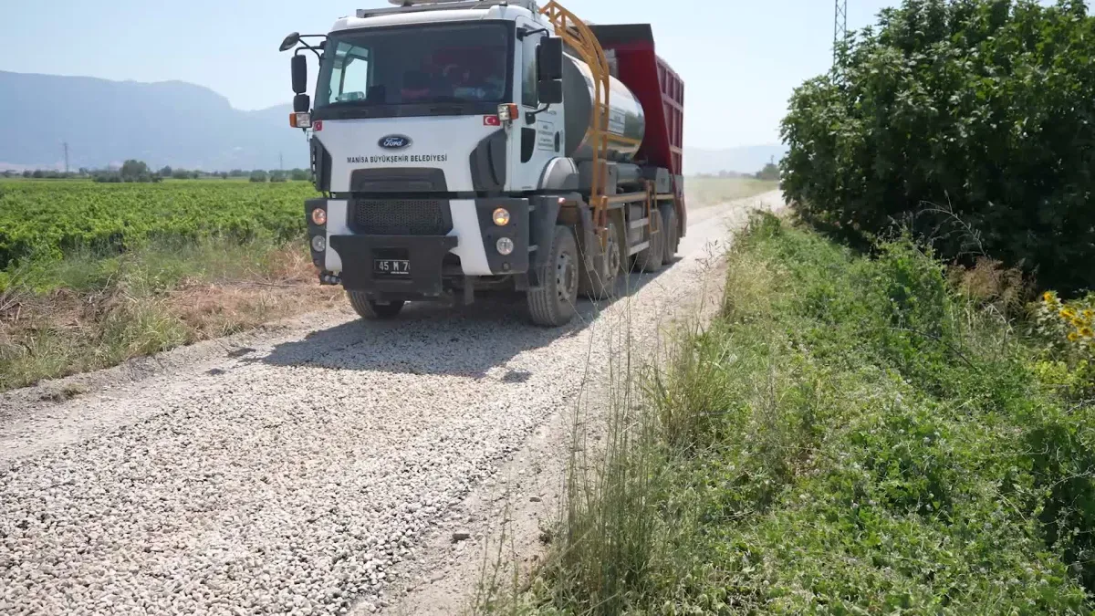Manisa Büyükşehir Belediyesi, Şehzadeler'de 4,5 kilometrelik ova yolunu asfaltladı