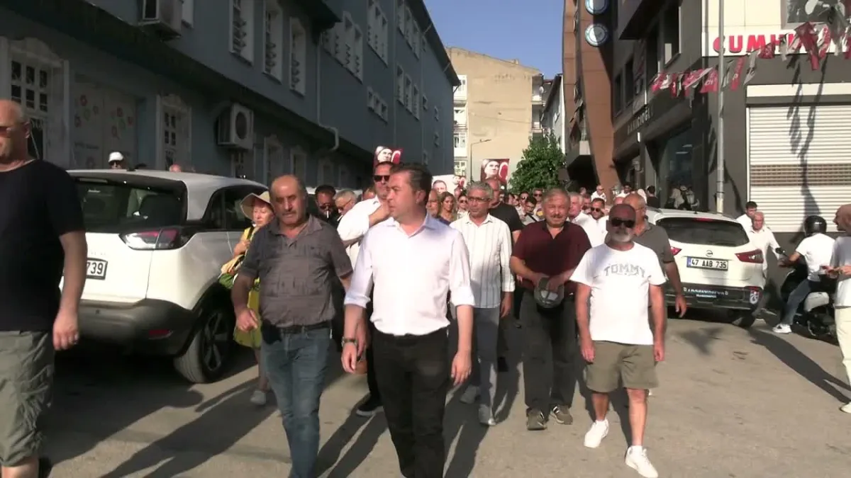 CHP’liler Bilecik’te yeni binaya yürüdü