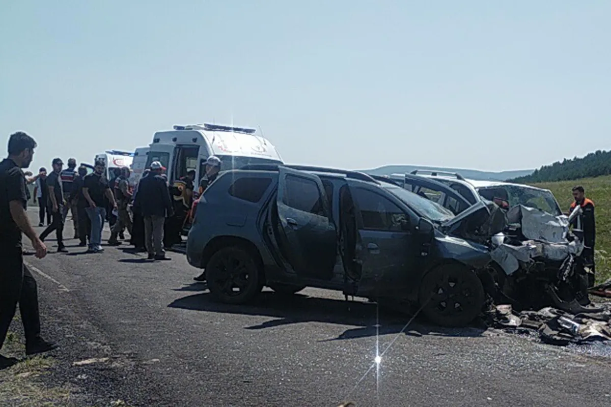 Ardahan’da zincirleme kaza: 3 ölü, 4 yaralı