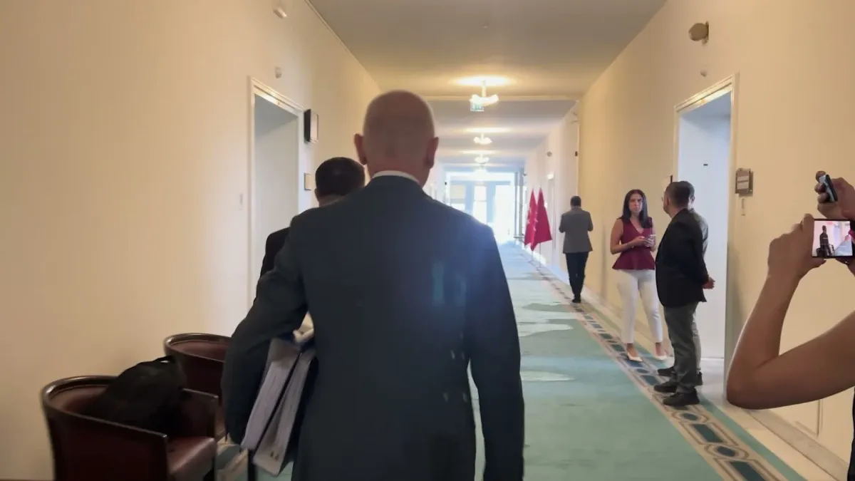 YENİ Parti'nin kuruluş dilekçesi İçişleri Bakanlığı'na verildi... Murat Emir: "Özgür Özel'in liderliğinde ülkemizin üstüne çöken, vatandaşlarımızın omzuna çöken bu karanlığı yırtıp atacağız"