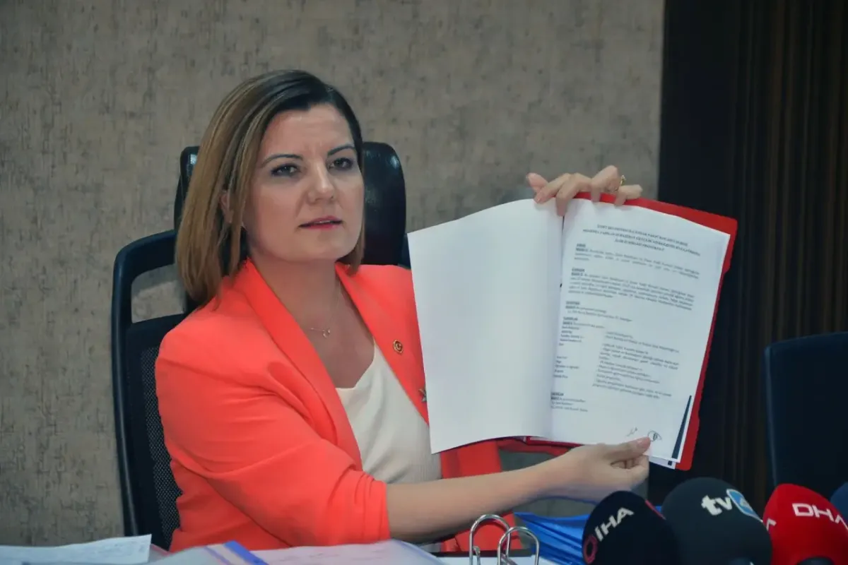 İzmit Belediyesi soruşturması: Belediye Başkanı Fatma Kaplan Hürriyet, görevinden uzaklaştırıldı