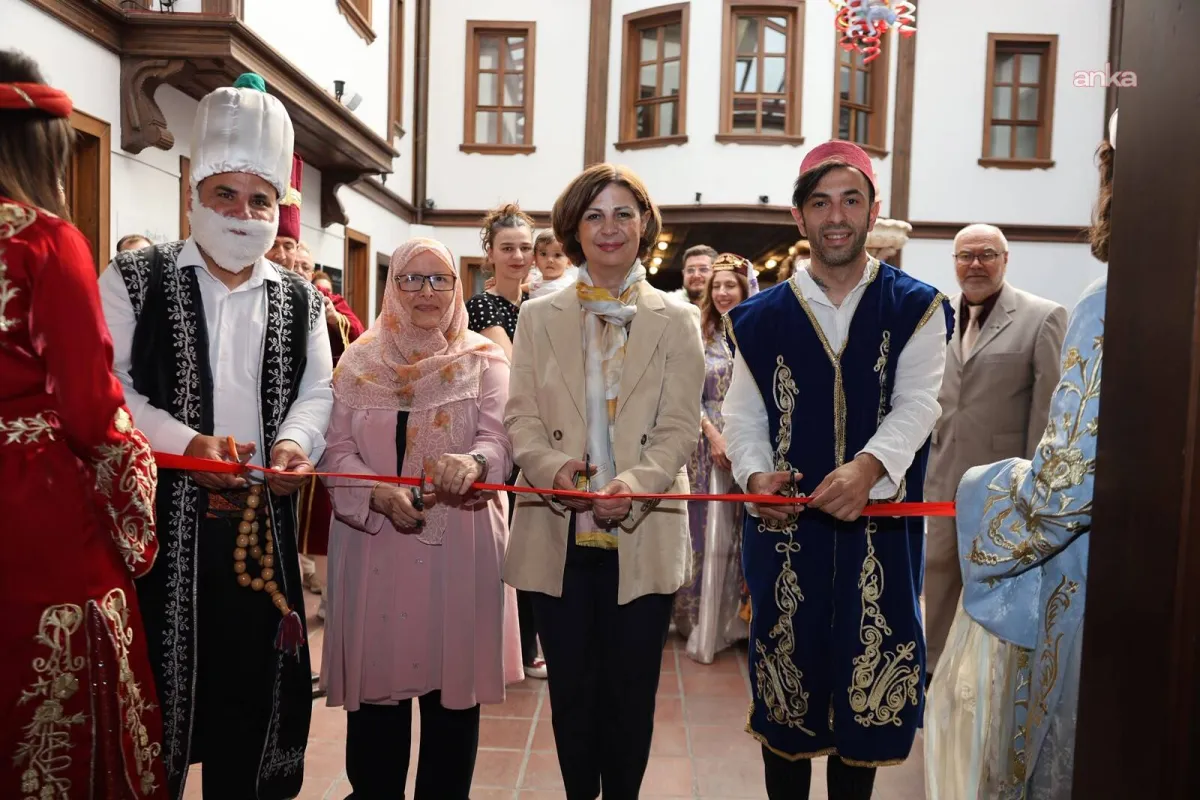"Geçmişin Zarafeti" sergisi Eskişehir'de sanatseverlerle buluştu