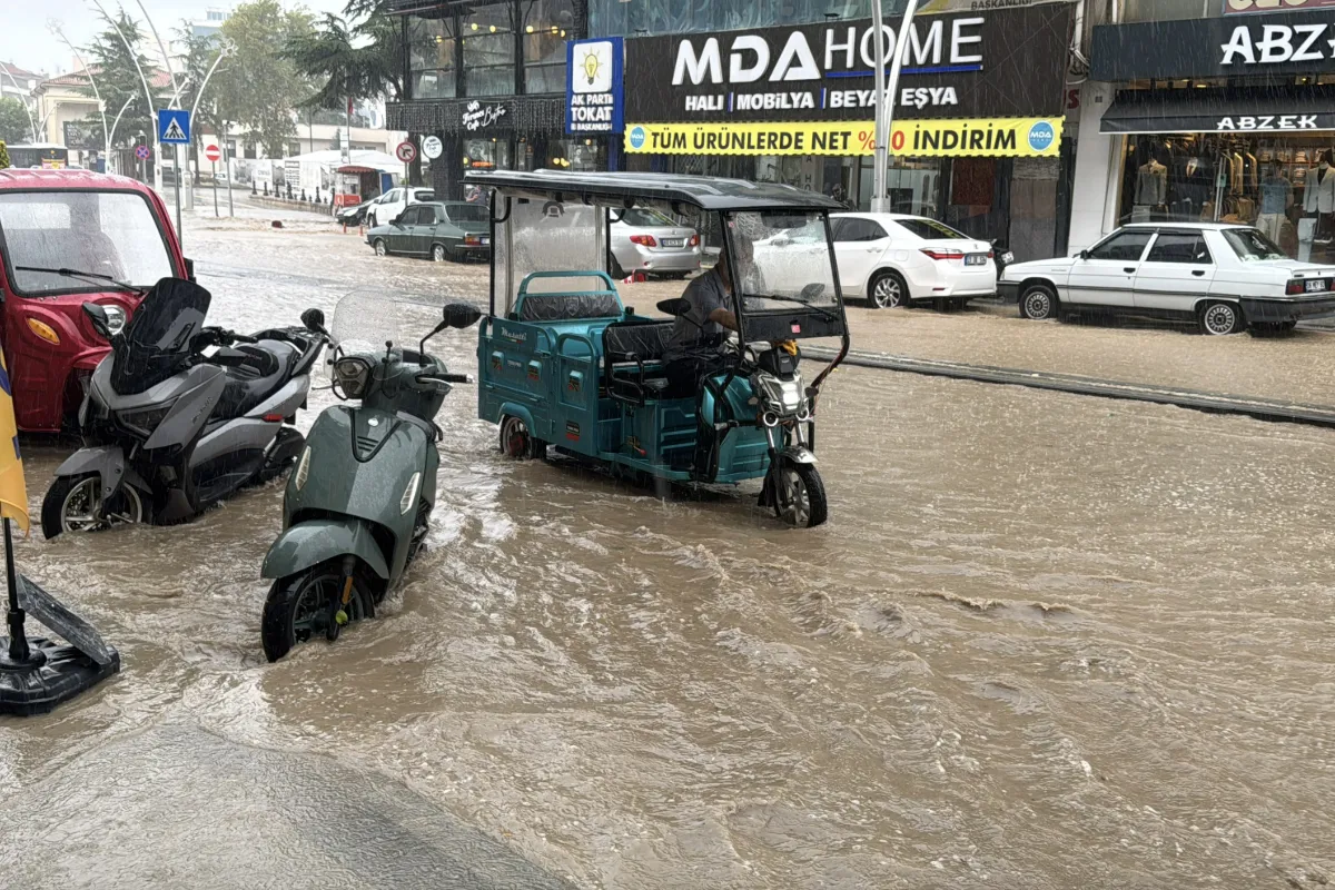 Tokat'ta sağanak ve kuvvetli rüzgar etkili oldu
