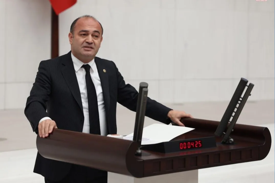 Özgür Karabat: “Türkiye faiz ekonomisine teslim oldu”