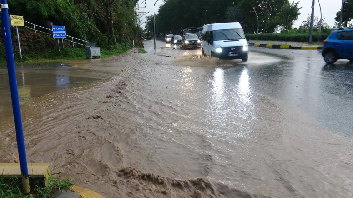 Meteoroloji'den 8 il için sağanak uyarısı: Su baskınlarına tedbir çağrısı yapıldı