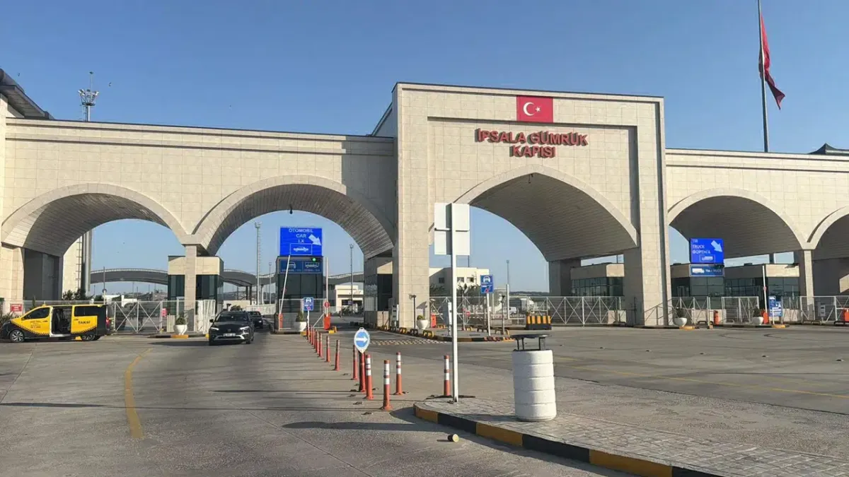 Yunanistan'a açılan sınır kapılarında giriş ve çıkışlar durdu