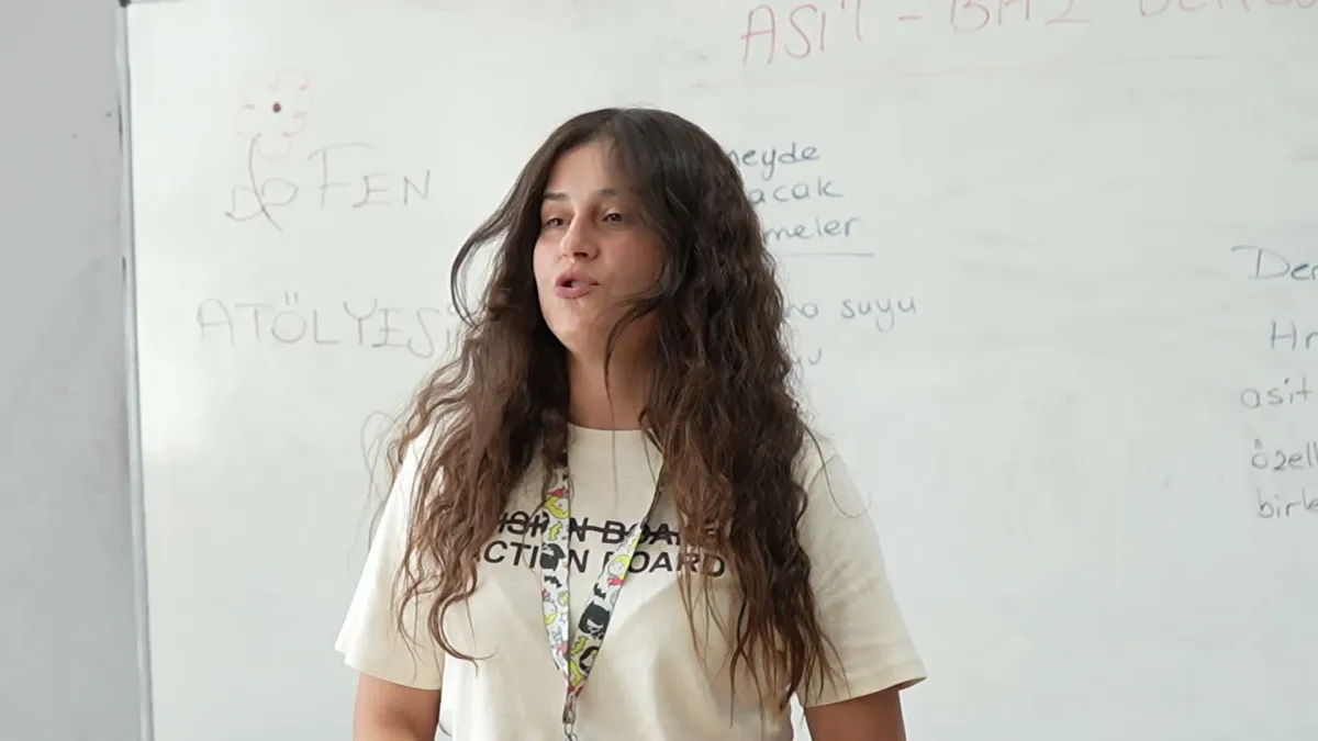 Mersin'de ücretsiz yaz atölyeleriyle öğrenciler hem öğreniyor hem sosyalleşiyor