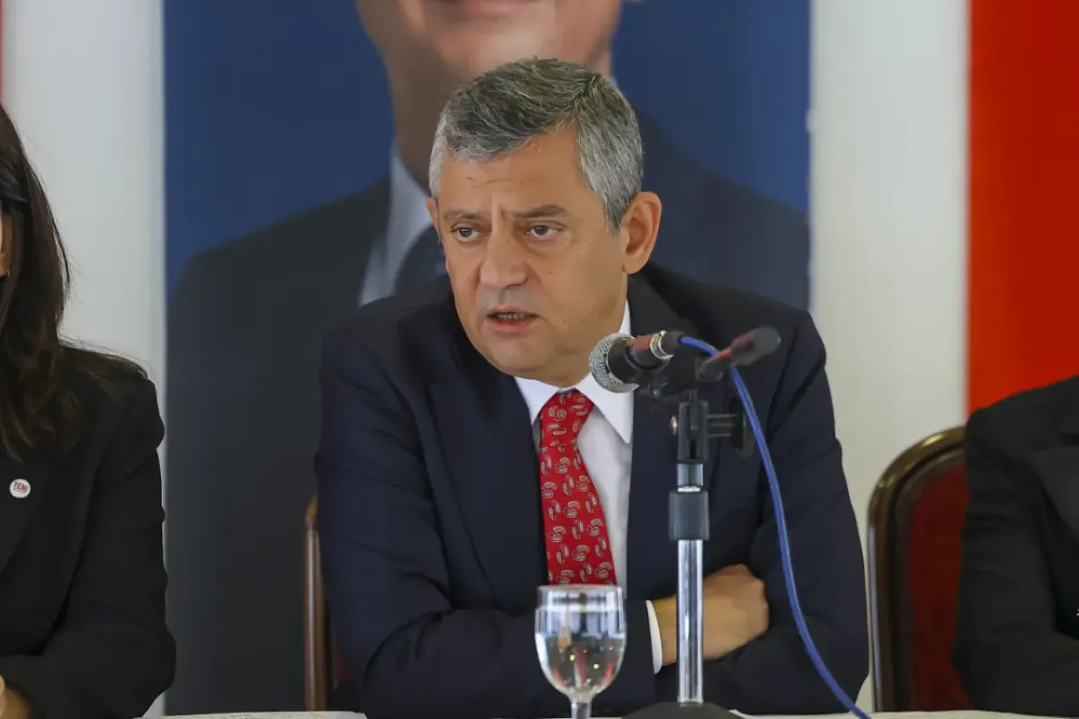 Özgür Özel, Yeni Parti için hayırlı olsun telefonu açan AKP'liyi açıkladı