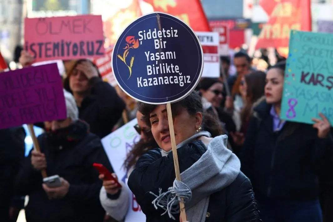 Sakarya'da kadın ve bebeğe şiddet: Bebeğini çöp konteynerine bırakıp evli olduğu kadını darbetti