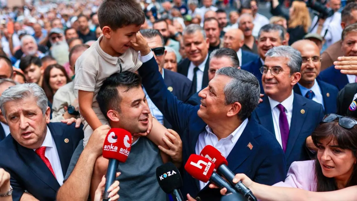 Meşruiyet krizinin parçası olamayız