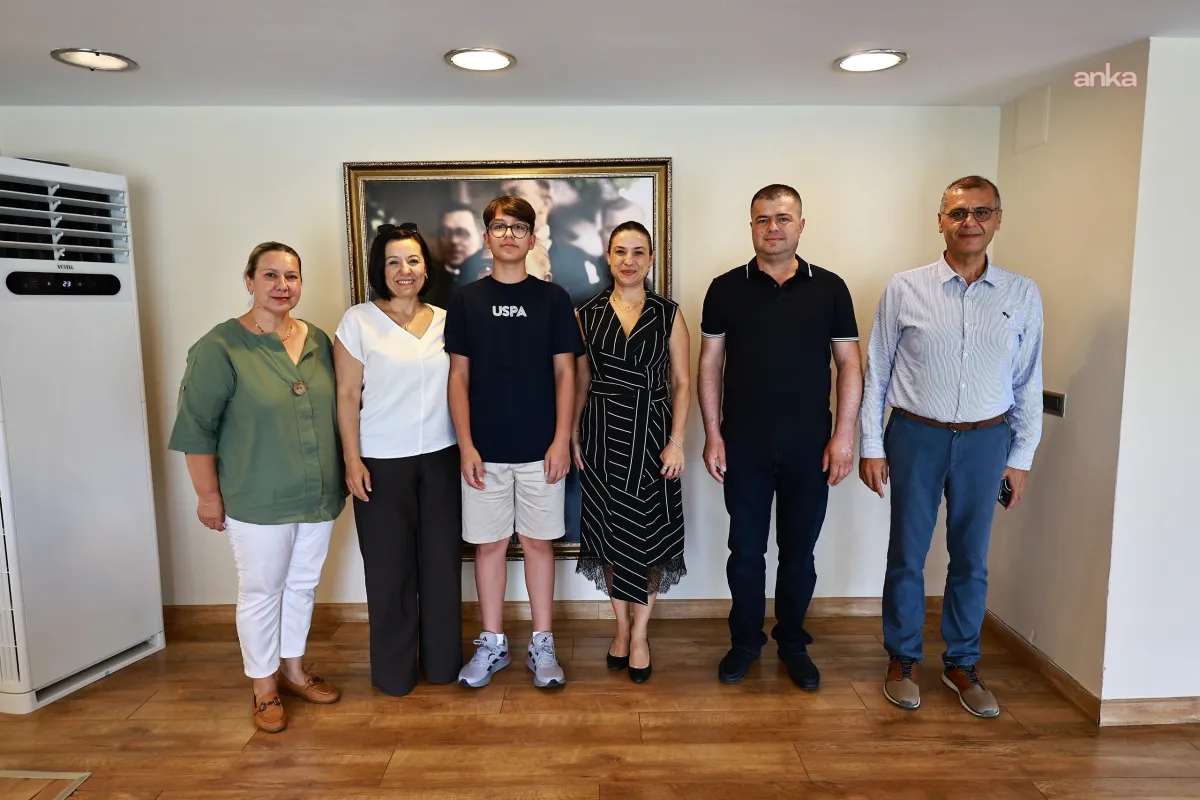 Selçuk'un gururu Emirhan Kaptan'a TEMA Vakfı bağışıyla tebrik