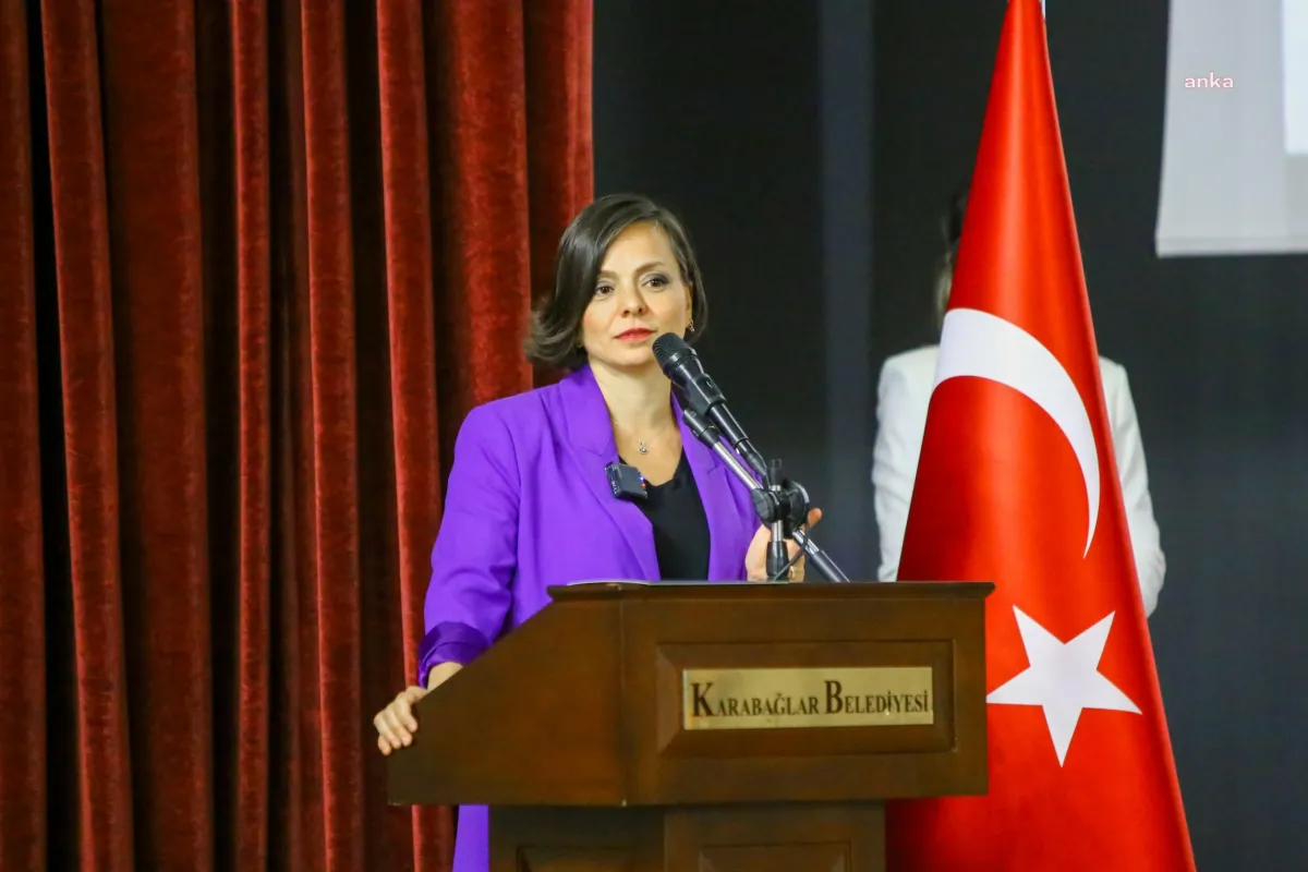 Karabağlar Belediye Başkanı Helil Kınay, CHP'den istifa ettiğini açıkladı