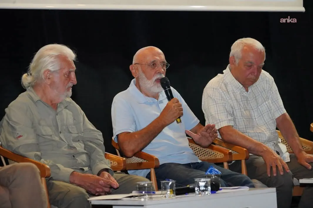 Ayvalık'ta resim, şiir, müzik ve edebiyat farklı yönleriyle ele alındı