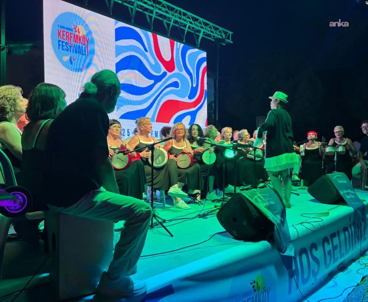 Ayvalık Belediyesi kursiyerleri, Keremköy Festivali'nde sahne aldı