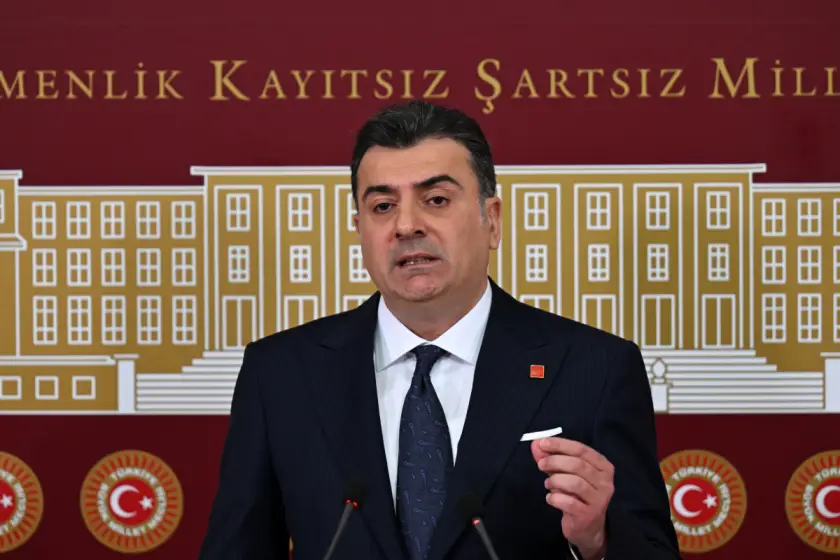 MYK toplantısı sonrası açıklama yapan CHP Sözcüsü Zeynel Emre: “Milletvekillerinin Ekrem İmamoğlu ile görüşmeleri yasaklandı”